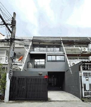 EPL-HR2691 ให้เช่าทาวน์โฮม3ชั้น ใกล้BTSเอกมัย ซ.เอกมัย 22 เข้าทางปรีดีย์43 พื้นที่ใช้สอย 250 ตารางเมตร จำนวน 3 ชั้น 3 ห้องนอน 3 ห้องน้ำ 