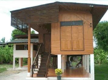 ให้เช่าบ้านไม้สัก กลางเมืองลำปาง ให้เช่าพร้อมสวนใหญ่  แนวรีสอร์ทกลางเมือง  สภาพพร้อมอยู่