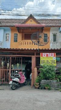 ขายทาวน์เฮ้าส์ 2 ชั้น  เนื้อที่ 20 ตร.ว  หมู่บ้านเบญจวัลย์ เอกชัย บางบอน จ.สมุทรสาคร ZW255