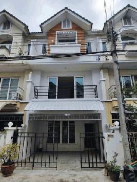 ขายทาวน์โฮมส์ 3 ชั้น 4 ห้องนอน รีโนเวทใหม่ หมู่บ้านสิทธารมย์ ซอยรามอินทรา 45 ใกล้รถไฟฟ้าสถานีมัยลาภ 450 เมตร 