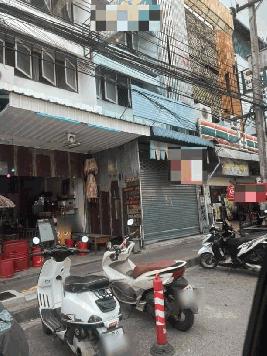 ติดถนนคูเมือง ขาย 11 ล้าน อาคารพาณิชย์ 3 ชั้นครึ่ง 13 ตรว. 3 นอน 3 น้ำ #ศรีภูมิ #อำเภอเมือง มีดาดฟ้า มองวิวตัวเมือง 360 องศา ใกล้ตลาดสมเพชร