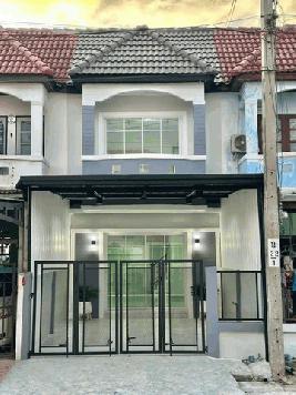 หมู่บ้านเปี่ยมสุข ( ปากเกร็ดซอยวัดกู้)  ทาวน์เฮ้าส์ 2 ชั้น ตกเเต่งใหม่ 