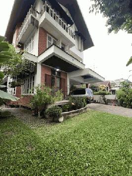 ให้เช่าบ้านเดี่ยว 3 ชั้น 63 ตร.วา 3 ห้องนอน ซอยลาซาล 71 ซอยบางนาตราด 40 ใกล้เซ็นทรัลบางนา BTS ศรีลาซาล บรรยากาศร่มรื่น เฟอร์พร้อมอยู่