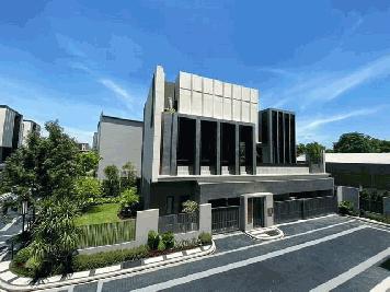 ให้เช่าพูลวิลล่า 3 ชั้น Bugaan Pattanakarn สไตล์ Modern Luxury 700 ตรม. 5 ห้องนอน ซอยพัฒนาการ32 พร้อมลิฟต์แก้ว สระว่ายน้ำในบ้าน
