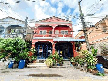 ทาวน์โฮม รุ่งกิจวิลล่า 5 17 SQ.WA 0 ngan 0 ไร่ 3ห้องนอน2ห้องน้ำ 1500000 B. ไม่ไกลจาก บิ๊กซีร่มเกล้า การเดินทางสะดวกใกล้มอเตอร์เวย์ (กรุงเทพ-ชลบุรีสายใหม่) ใกล้สถานีแอร์พอร์ตลิ้ง ใกล้สนามบินสุวรรณภูมิ ดีที่สุดในย่าน
