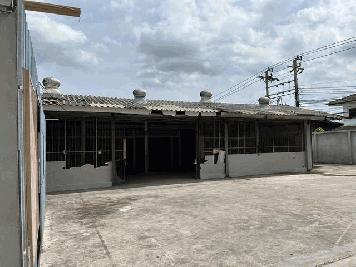 ให้เช่าโกดัง เนื้อที่ 280 ตารางวา ไฟฟ้า 3 เฟส 100 แอมป์ จอดรถได้ประมาณ 7 คัน ย่านสุขุมวิท 101 ใกล้BTSปุณณวิถี เหมาะทำเป็นคลังสินค้า