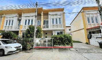 ขายทาวน์เฮ้าส์  หมู่บ้านโกลเด้น ทาวน์ พระราม 2 สมุทรสาคร (PKK03-05750)