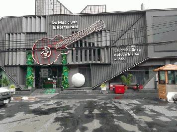 ให้เช่าอาคารติดถนนใหญ่ย่านรัชดา สุทธิสาร 1 ไร่ สามารถเปิดร้านอาหารได้ พร้อมที่จอดรถกว้างขวาง *** มีค่าเซ้งอุปกรณ์และส่วนตกแต่งนัดคุยได้ ***