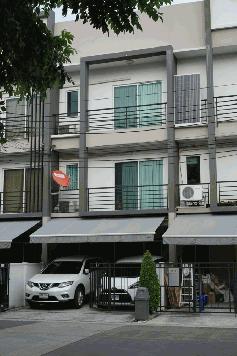ให้เช่าทาวน์เฮาส์  3 ชั้น เนื้อที่ 20 ตร.วาโครงการบ้านกลางเมืองสุขุวิท 77 อ่อนนุชซอย 17  ใกล้สถานี BTS อ่อนนุช 