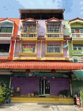 ขายด่วนอาคารพาณิชย์ 2 คูหา 3.5  ชั้น 32  ตร.วา ทำเลดีแต่งสวย หน้าตลาดทรัพย์เจริญ อ.กระทุ่มแบน  สมุทรสาคร   ZW283