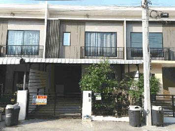 Townhome เดอะ คอนเนค 1 กิ่งแก้ว-สุวรรณภูมิ (กิ่งแก้ว 43) ขนาดพื้นที่ 83 SQ.WA 1 NGAN 0 ไร่ 3 ห้องนอน ใกล้ ใกล้แม็คโครบางพลี มหาวิทยาลัยรามคำแหงวิทยาเขตบางนา โรงพยาบาลจุฬารัตน์ 9 แอร์พอร์ต การเดินทางสะดวก โครงการอยู่ห่างจากสถานีแอร์พอร์ตเรลลิงก์สถานีลาดกระ