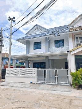 หมู่บ้านพฤกษา14บี  ทาวน์เฮ้าส์ 2 ชั้น หลังมุมถนนเมน