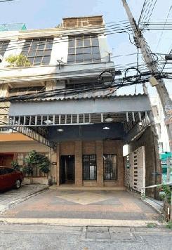 ขายอาคาร 4.5 ชั้น หลังมุม ย่านสุทธิสาร ซอยจินตเวช เนื้อที่ 26.9 ตรว ใกล้ MRT สุทธิสาร เพียง 750 เมตร