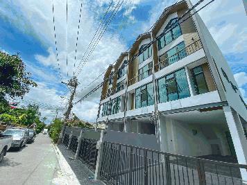 C3819 ให้เช่าและขายทาวน์โฮม 4 ชั้นหลังมุม บ้านใหม่ ไม่เคยเข้าอยู่ ซอยวชิรธรรม60 ย่านสุขุมวิท 101/1