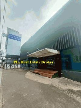 ให้เช่าอาคาร3ชั้น3คูหา ติดถนนศรีนครินทร์  ขนาด 100 ตรว. พื้นที่ใช้สอย 600ตรม. เหมาะทำโชว์รูม สำนักงาน หน้าร้าน คลีนิค