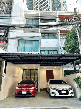 ให้เช่าทาวน์โฮม 4 ชั้น 6 ห้องนอน ซอยสาทร 21 ใกล้ BTS สะพานตากสิน 350 เมตร เหมาะทำ Home Office AirBnb หรือ อยู่อาศัย