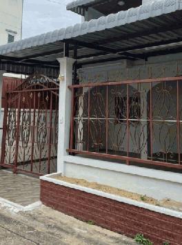 ขายทาวน์โฮม 2 ชั้น หมู่บ้านมหาลาภ โชคชัยสี่  เนื้อที่ 40 ตรว มี 4 นอน 2 น้ำ