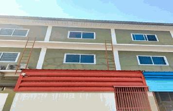 ตลาดรัตนากร  200ตรม.อาคารพาณิชย์ทำเลดี 3 ชั้น .ดอนหัวฬ่อ นิคมอมตะนครชลบุรี 22ตรว3นอน 3น้ำ จอดรถด้านหลัง 1แอร์