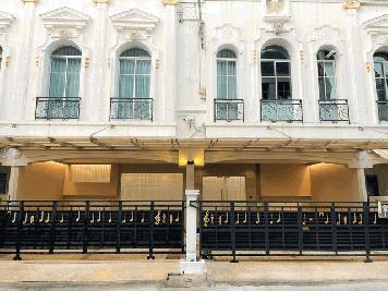 รหัสC5886 ให้เช่าทาวน์โฮม 3.5 ชั้นขนาดใหญ่ 2หลังติดกัน บ้านกลางกรุงแกรนด์เวียนนา พระราม3 เหมาะทำออฟฟิศ