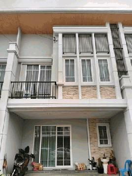 ขายทาวน์เฮ้าส์ 2 ชั้น ขนาดใหญ่ 21.2 ตรว. 4 ห้องนอน โกลเด้น ทาวน์ 2 บางนา-สวนหลวง โซนหน้าโครงการ ใกล้คลับเฮ้าส์ 