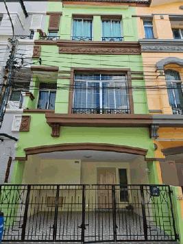ให้เช่าทาวน์โฮมบ้านกลางเมืองบริติชทาวน์ศรีนครินทร์3ชั้น 3ห้องนอนห้องน้ำรีโนเวทใหม่พร้อมอยู่