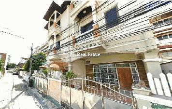 ให้เช่าทาวส์โฮม 3 ชั้น ซอยวิภาวดี 28 ย่านวิภาวดี ใกล้ BTS 5แยกลาดพร้าว ใกล้เซ็นทรัลลาดพร้าว  พื้นที่ใช้สอยขนาด 250 ตารางเมตร 4 ห้องนอน 