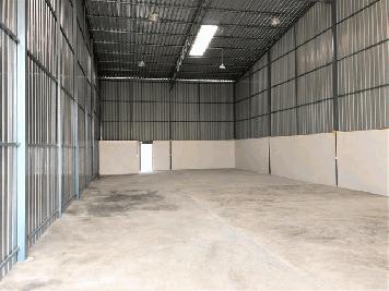 โกดังใหม่ ให้เช่า 190 ตรม. เสาธงหิน  ตั้งอยู่หลังหมู่บ้านพฤกษา39 ต.เสาธงหิน อ.บางใหญ่ จ.นนทบุรี  ไฟฟ้า 3 เฟส