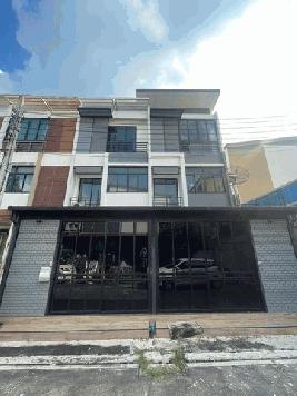 ขายทาวน์โฮม 3 ชั้นหลังมุมด้านใน 2 ห้องติด 41.8 ตรว. 6 ห้องนอน โครงการซิกเนเจอร์ วัชรพล  หน้าบ้านทิศเหนือ 