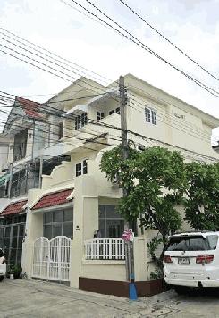 [AA668]ให้เช่า 20k ทาวน์โฮม หลังมุม รีโนเวทใหม่ ลาดพร้าว71 โชคชัย4 ซอย70 ทะลุออกนาคนิวาส ได้ หมู่บ้านร่มรื่น