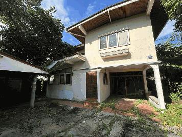 บ้านพร้อมที่ดิน 117 ตรว. ทำเลดี อยู่ในเมือง ห่างจากถนนใหญ่เพียง 50 เมตร (ถนนจันทน์)