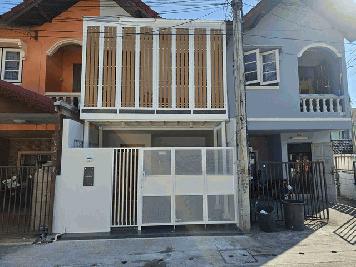 ขาย ทาวน์โฮม 2 ชั้น ใจกลางเมือง ต.หายยา  อ.เมือง จ.เชียงใหม่ 