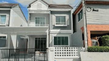 ขายทาวน์โฮม 2 ชั้น สไตล์บ้านเดี่ยว หมู่บ้านเดอะวิลเลจ บางนา กม.8 รีโนเวทพร้อมเข้าอยู่