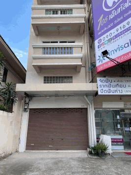 ให้เช่าอาคารพาณิชย์ 4 .5 ชั้น ซอยลาซาล ใกล้สถานีรถไฟฟ้า BTS แบริ่ง ประมาณ 264 ตร.ม.  มีห้องน้ำ 4 ห้อง พร้อมดาดฟ้า 