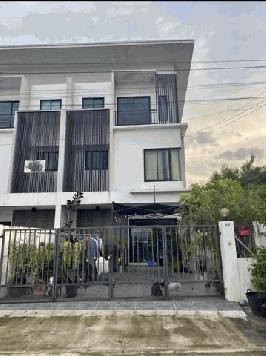 ให้เช่าทาวน์โฮม 3 ชั้น เฉลิมพระเกียรติ บ้านนอกโครงการณ์ ใกล้รถไฟฟ้าสีเหลือง 