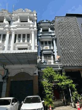 C4130 ให้เช่าอาคารพาณิชย์ 5 ชั้น Ekamai Complex ระหว่างเอกมัย 19 กับ 21 ทาสีใหม่ ใกล้BTS เอกมัย