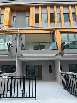 ให้เช่าทาวน์โฮม 3 ชั้น 3 ห้องนอน 4 ห้องน้ำ 1 ห้องรับแขก โครงการไอเจ้นท์ พระราม 9 เฟอร์นิเจอร์ครบ 