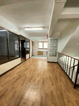 ให้เช่า อาคารพาณิชย์ 2คูหา 4.5 ชั้น ย่านพระราม 3 ยานนาวา ตีทะลุกัน พื้นที่ 576 ตารางเมตร มี 4 ห้องน้ำ จอดรถ 2 คัน 