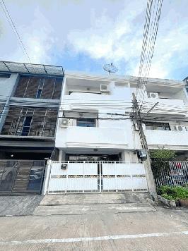 ม. รีโนเวทใหม่ อินทามะระ 32ตรว. BTSอารีย์ สะพานควาย ให้เช่าด่วน โฮมออฟฟิศ3ชั้น กว้าง6 362ตรม. 33นอน 4น้ำ 3จอดรถ 5แอร์  