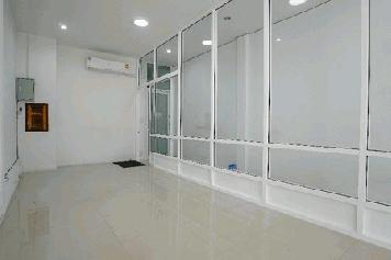 3-storey commercial building for sale in a prime location on Koh Samui. Suitable for investors