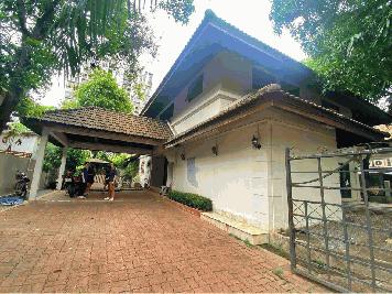 ให้เช่าบ้านเดี่ยว-โฮมออฟฟิศ 2 ชั้น ถนนประชาอุทิศ ทำเลเลียบด่วน-รามอินทรา  8 ห้องอเนกประสงค์ 5 ห้องน้ำ ขนาดพื้นที่137 ตารางวา  5 ที่จอดรถ