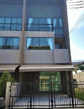 ให้เช่าทาวน์โฮม 3ชั้น บ้านกลางเมือง ลาดพร้าว-เสรีไทย บางกะปิ แปลงมุม เนื้อที่ 45 ตรว 