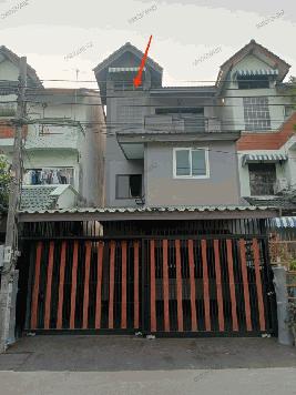 ขายด่วน ทาวน์โฮม 3 ชั้น 32 ตร.วา โซนถนนราชพฤกษ์ รีโนเวทใหม่ทั้งหลัง วัสดุอย่างดีพร้อมอยู่ ทำเลคุณภาพใกล้รถไฟฟ้า