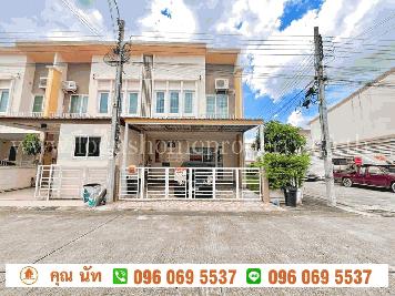 ขาย ทาวน์เฮาส์ หลังมุม หมู่บ้านโกลเด้นทาวน์ งามวงศ์วาน-ประชาชื่น