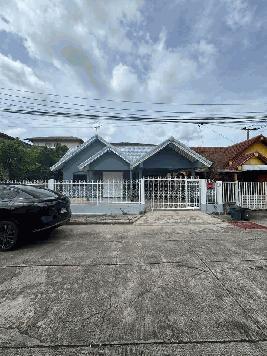 บ้านเช่าศรีนครินทร์ ใกล้รถไฟฟ้า ตกแต่งใหม่ เฟอร์+เครื่องใช้ไฟฟ้าใหม่หมด น่าสวยน่าอยู่มากค่ะ หิ้วกะเป๋าเข้าอยู่ได้เลย