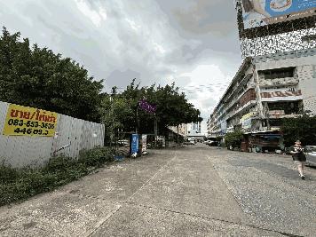 ที่ดินเปล่าถมแล้วให้เช่า 446 ตร.วา ซอยศรีนครินทร์ 44 ทำเลทองตรงตรงข้ามห้างพาราไดซ์พาร์ค ใกล้รถไฟฟ้า