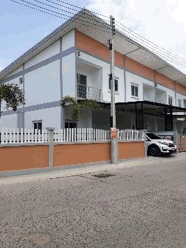 ขายบ้านทาวน์โฮม ปากทางหมู่บ้าน โครงการบ้านสวน บางละมุง 4ทำเลดี ใกล้เมืองพัทยา 