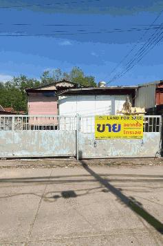 ที่ดินพร้อมอาคาร ตั้งอยู่ในซอยตาเอียด 