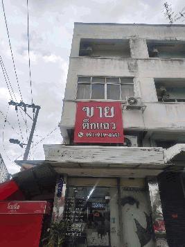 อาคารติดริมถนนย่าศรีสมานตึกริมสุด